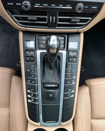 Porsche Macan cena 225000 przebieg: 26000, rok produkcji 2021 z Koszalin małe 232